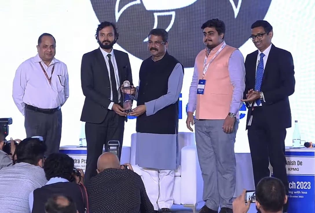 Caliche receiving KPMG ENRich Best Startup Award 2023