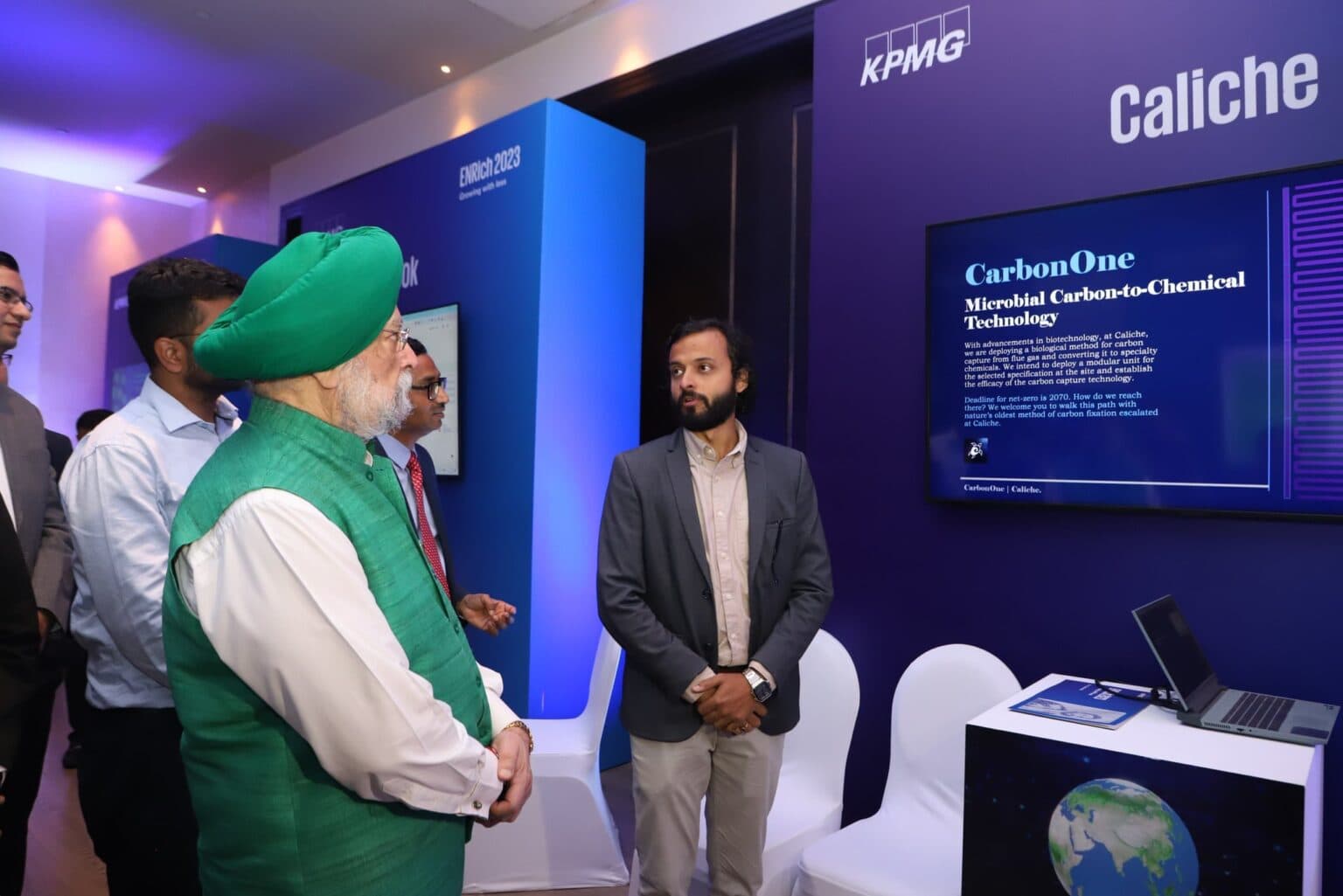 Caliche team with Hon'ble Minister discussing Carbon to Chemical Solutions